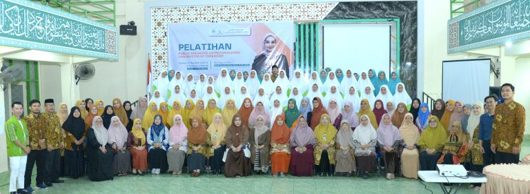 Tingkatkan Kompetensi Komunikasi, Pondok Pesantren Puteri Ummul Mukminin ‘Aisyiyah Wilayah Sulawesi Selatan Menyelenggarakan Pelatihan Public Speaking, Keprotokoleran dan Master of Ceremony