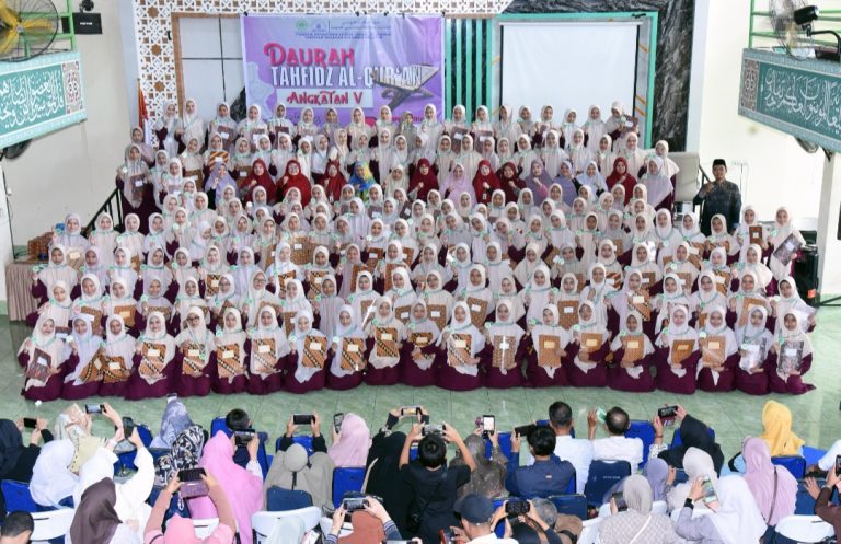 Penuh Haru Penutupan Daurah Tahfidz Ramadan Ponpes Ummul Mukminin, Kembali Cetak Penghafal Al-Qur’an