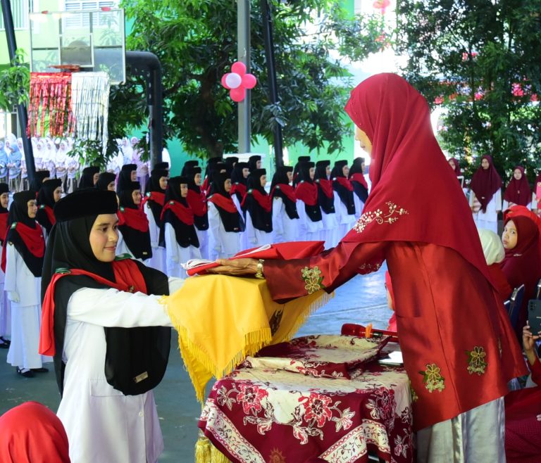 Semarak HUT ke-81 Kemerdekaan RI, Pondok Pesantren Puteri Ummul Mukminin Gelar Upacara dan Pentas Kreasi Santriwati